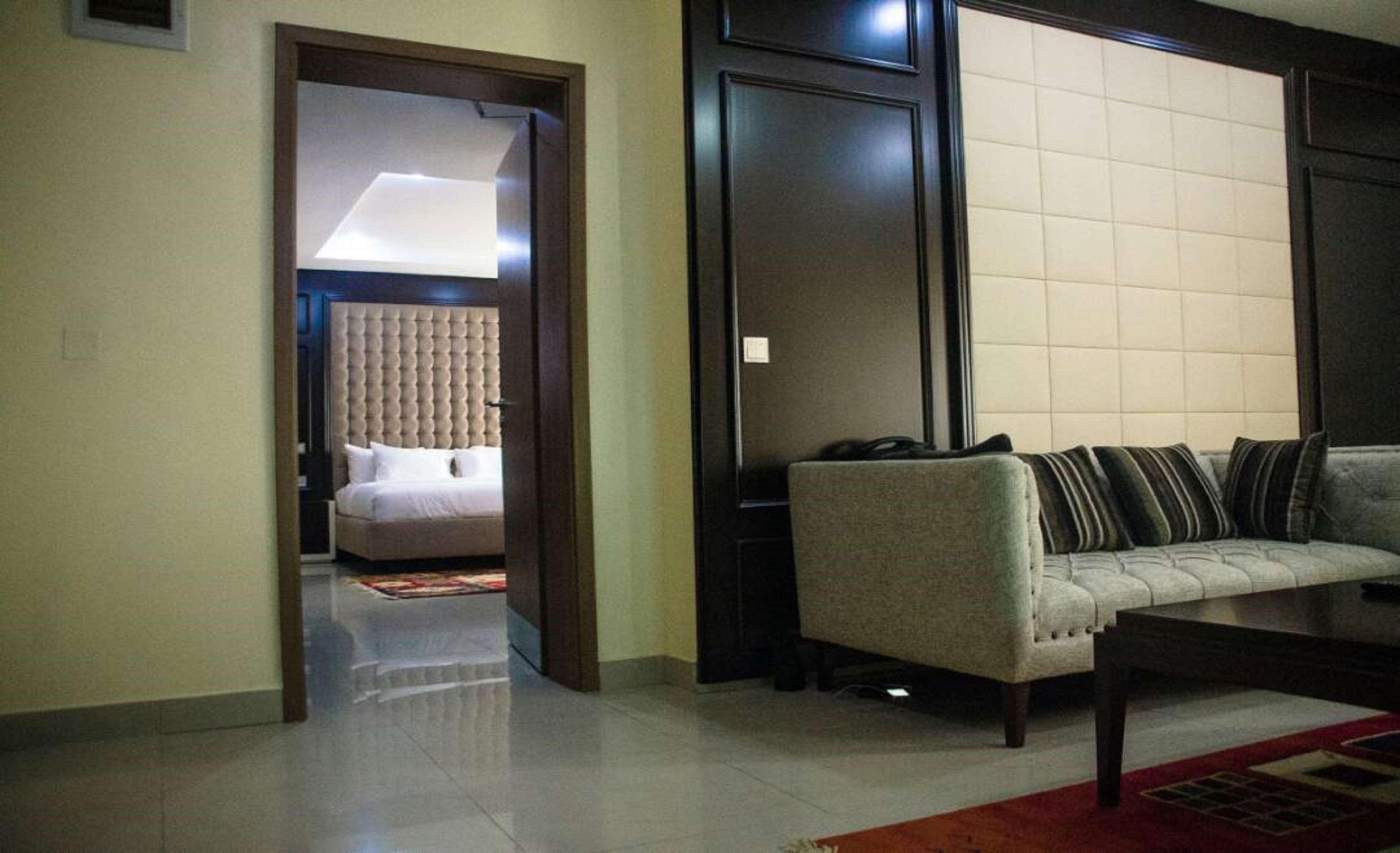 Western Desert Poppy Hotel Lancaster