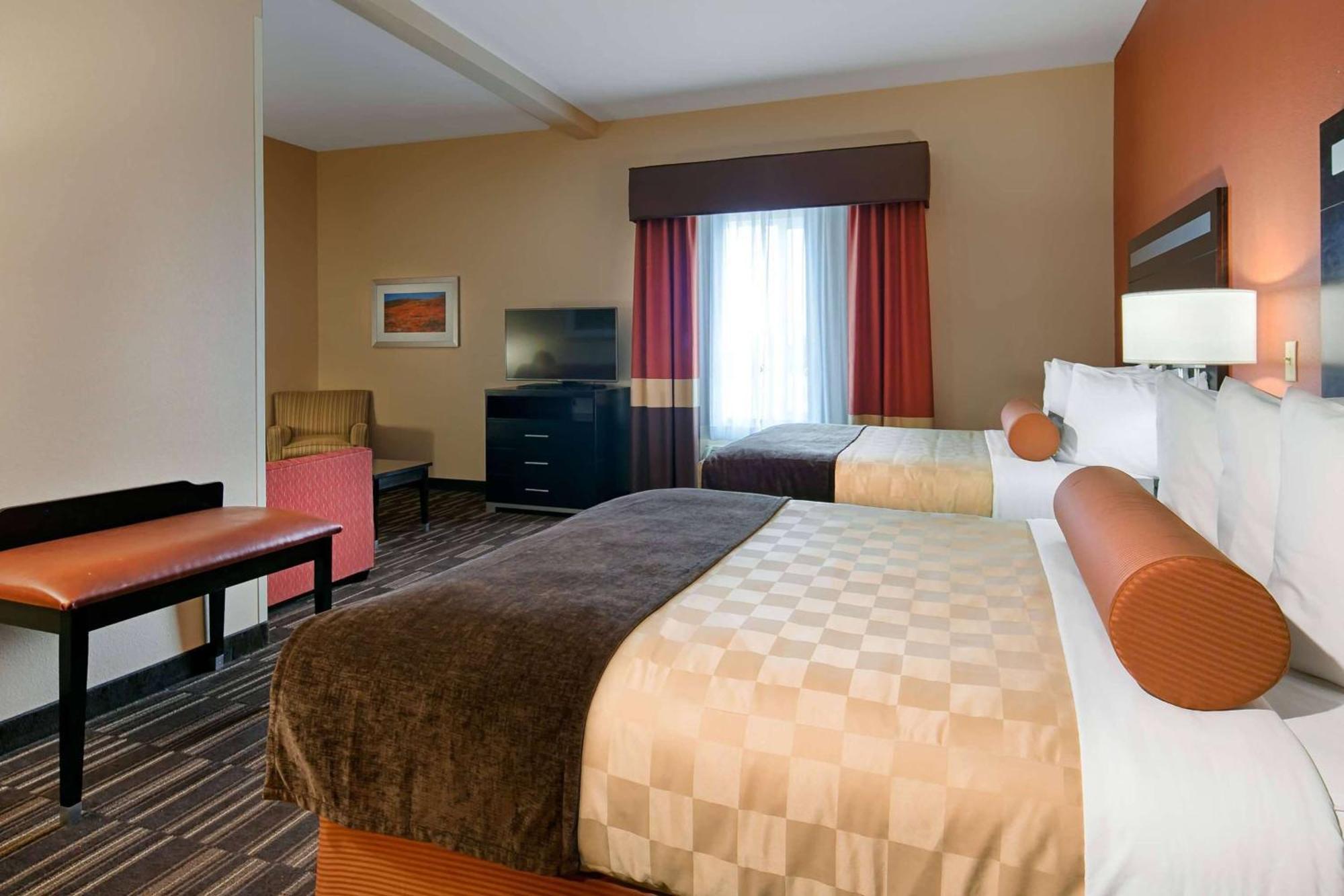 Western Desert Poppy Hotel