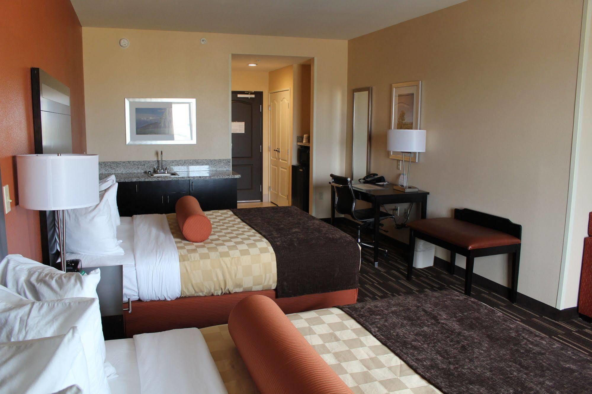 Hotel Western Desert Poppy