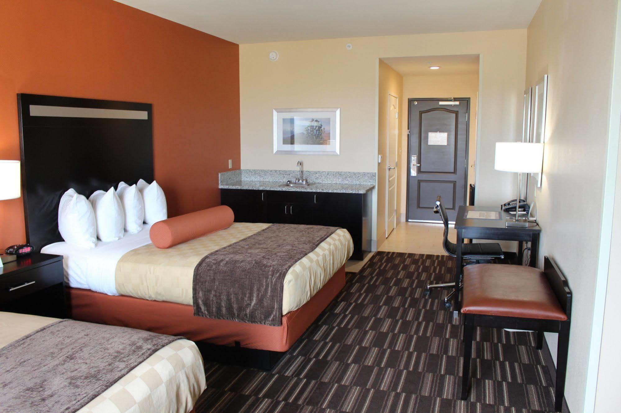 Hotel Western Desert Poppy
